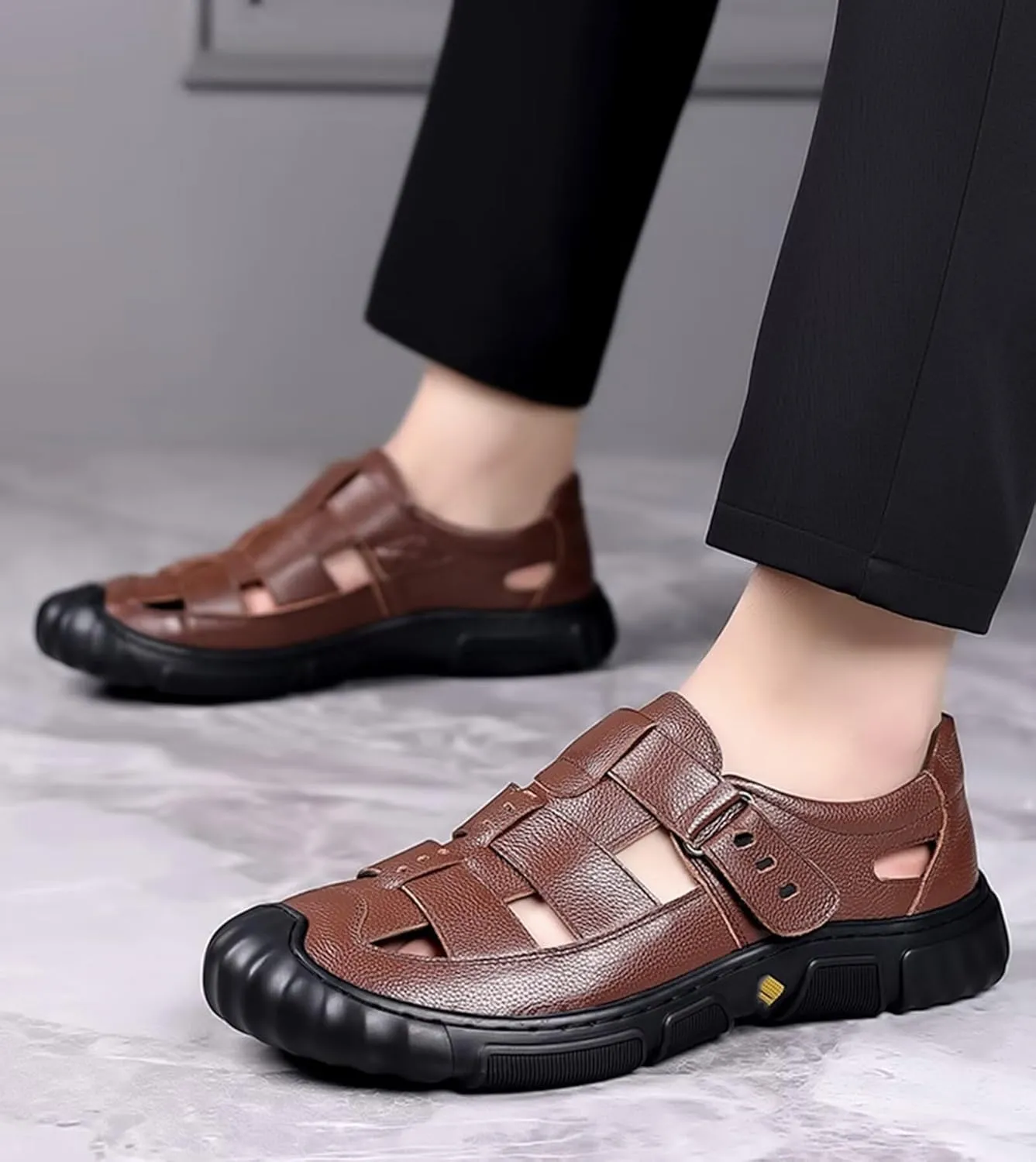 Men Leather Sandals Breathable Closed-Toe Sandals Waterproof Anti-Slip Outdoor Walking Summer Beach Hiking Shoes