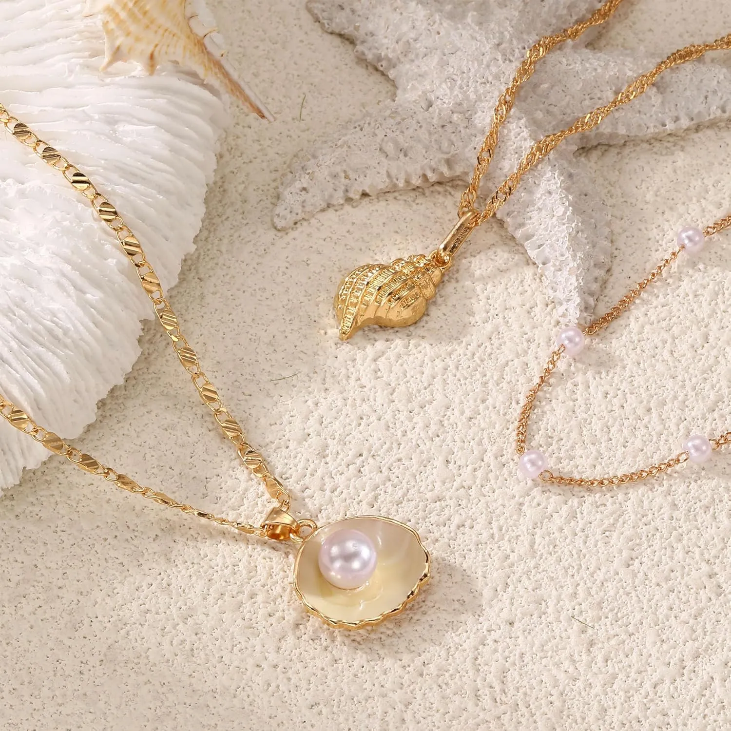 Shell Necklace for Women Gold Layered Conch Seashell Starfish Pendant Necklace Boho Summer Beach Vacation Jewelry for Women