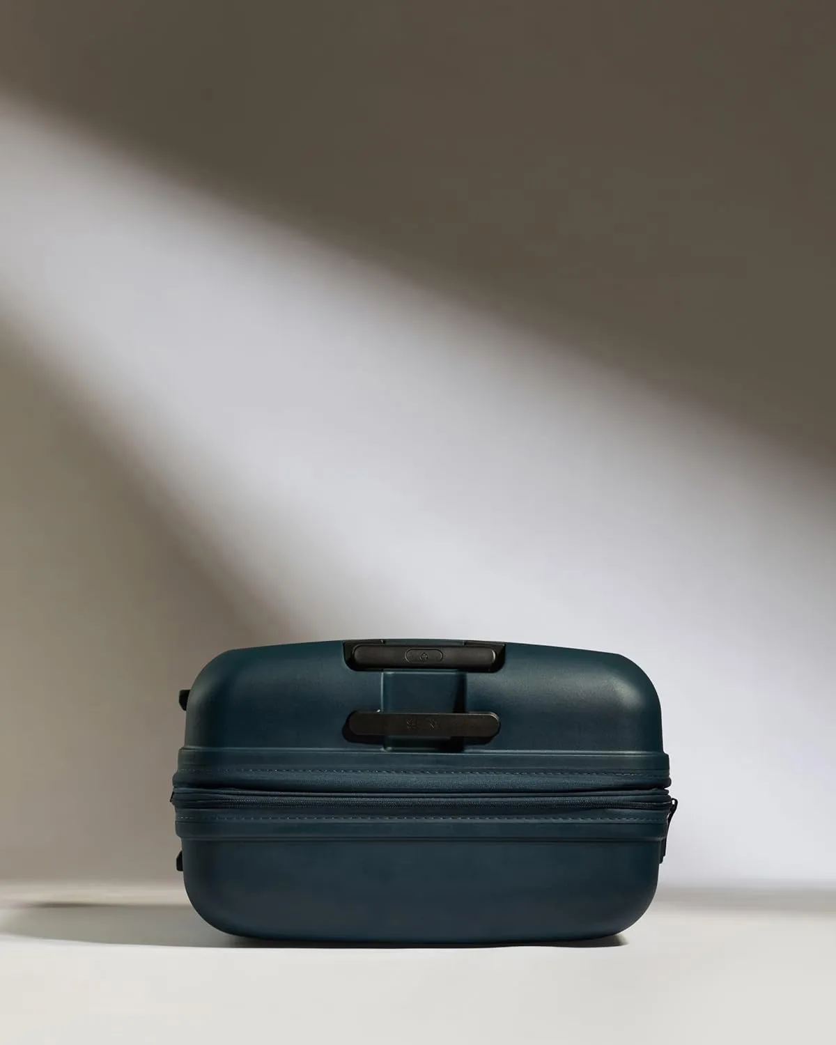 Single Stripe Hardside Luggage 32 Inch Large Suitcase - Durable, Lightweight & Expandable, 4 Spinner Wheels - Adjustable Handle, TSA Lock - Indigo