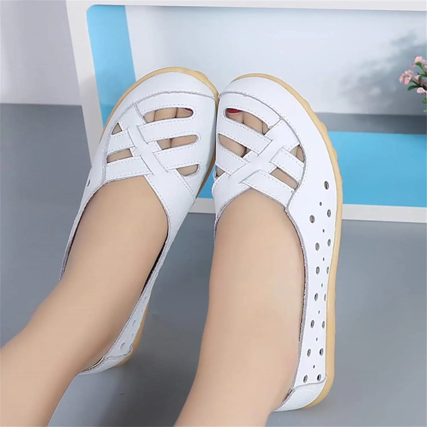 Women's Comfortable Leather Loafers Slip On Walking Flats Casual Round Toe Moccasins Nurse Orthopedic Hollow Shoes Penny Comfort Wide Width Breathable Lightweight Driving Flat Work Loafer